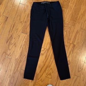 American Eagle size 6 black skinny jeans